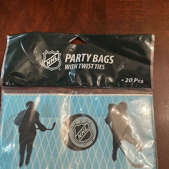 NHL Party Loot Bags - Picture 4 of 6